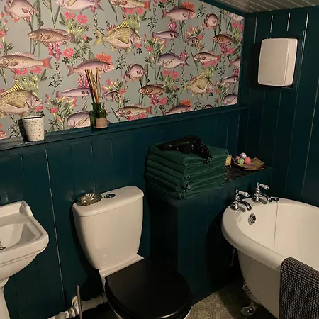 The Den At Gate *